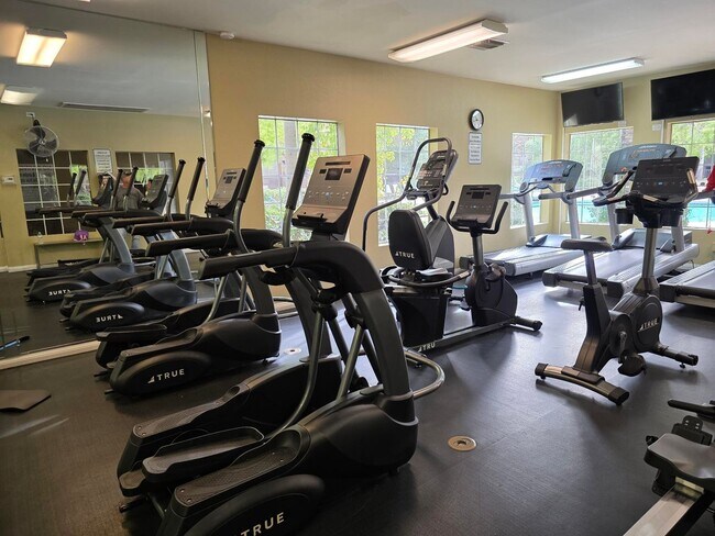 Building Photo - Immaculate Guard-Gated First-Floor Condo!