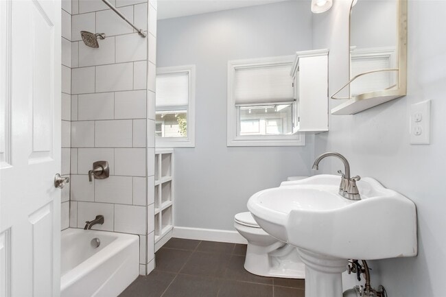 Building Photo - 5327 Worth St