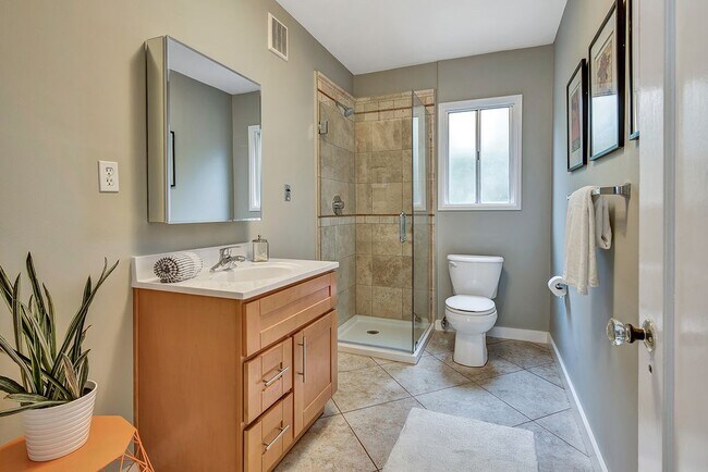 wide angle picture - 5636 Jordan Ave