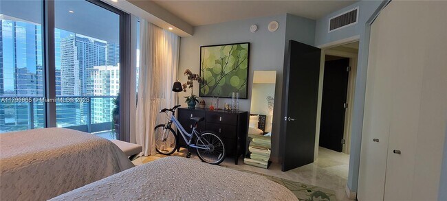 Building Photo - 1331 Brickell Bay Dr