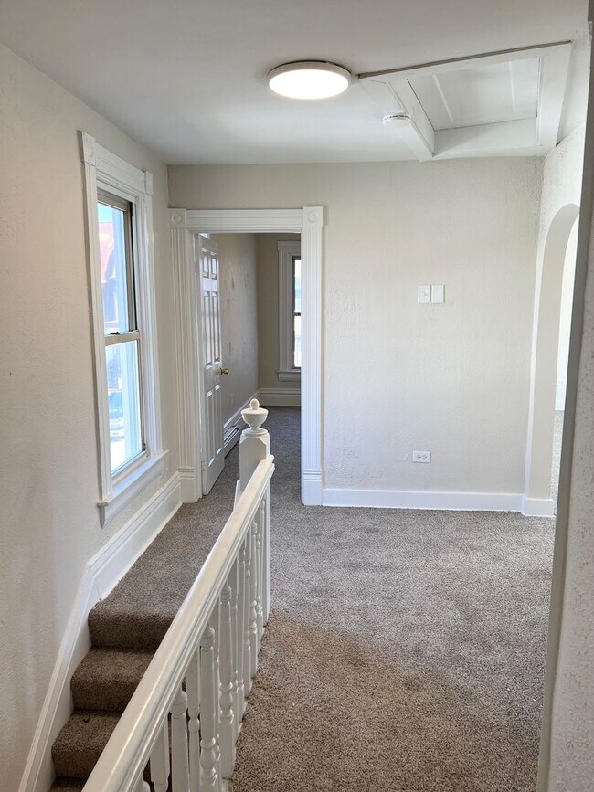 Building Photo - 3010 Zephyr Ave