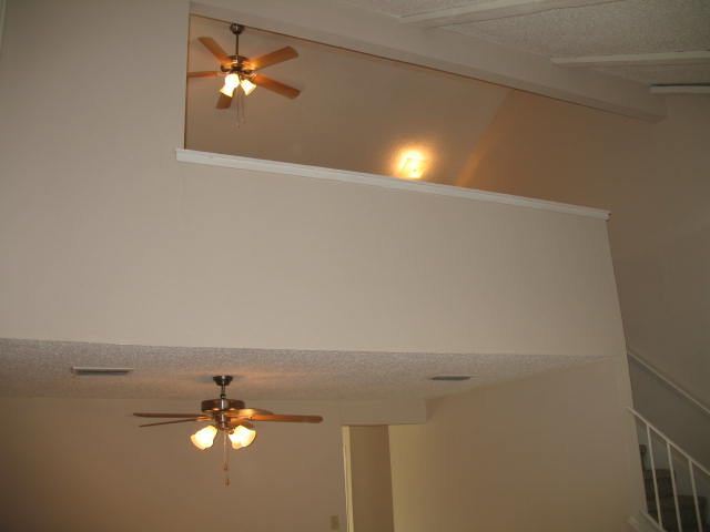 Building Photo - 102 Village Dr