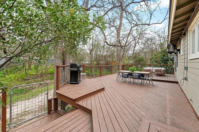 Building Photo - 3503 Vineland Dr