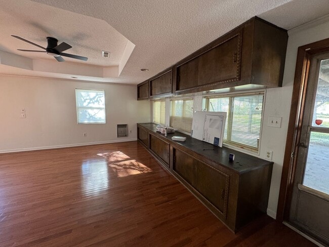 Building Photo - 408 3rd Ave NW