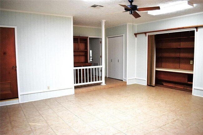 Building Photo - Executive Home / Rockdale, TX / Milam Coun...
