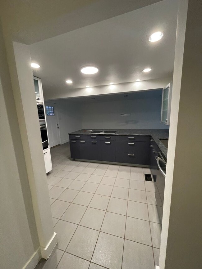 Building Photo - STUNNING Four Bedroom Ranch in Denver, CO-...