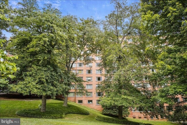 Building Photo - 4200 Cathedral Ave NW
