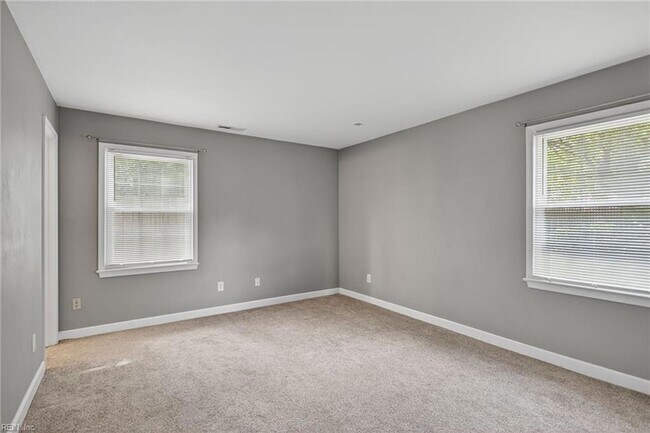 Building Photo - 5677 Rushmere Dr