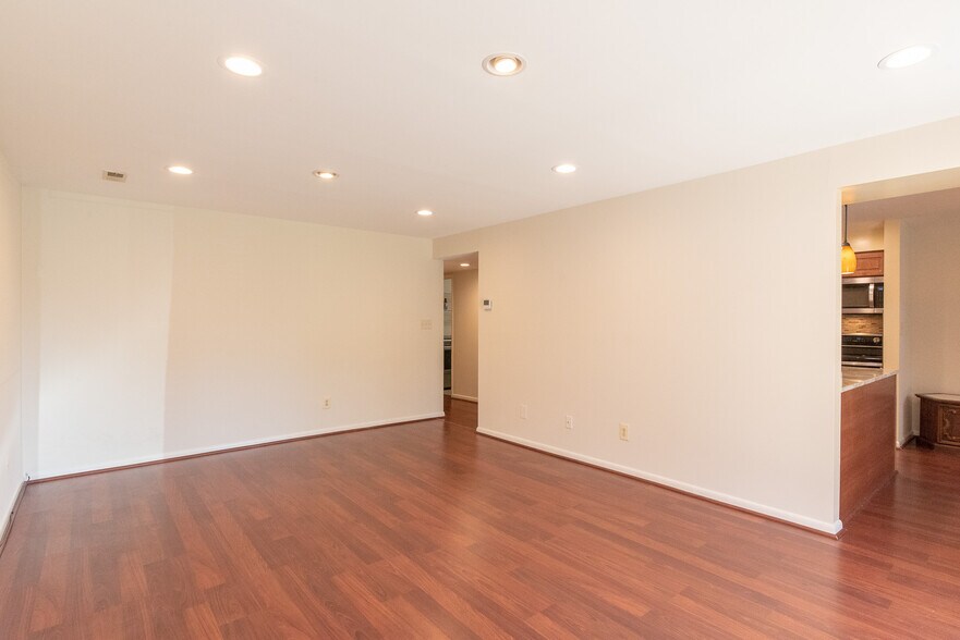 Building Photo - 112 Castletown Rd