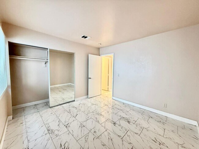 Building Photo - Beautiful single story,3 bedroom 2 bath home in 89142