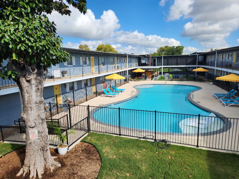 Building Photo - 123 E Rampart Dr