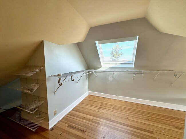 Building Photo - 505-507 W McMillan