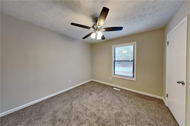 Building Photo - 647 Sunshine Trce NW