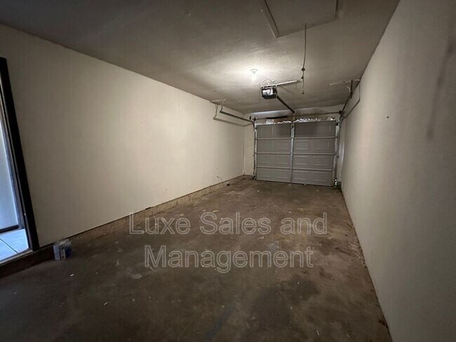 Building Photo - 3718 Southwind Ave