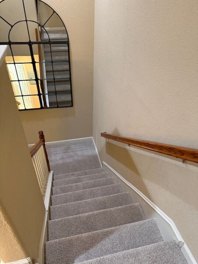 Building Photo - Gorgeous Natomas Condo