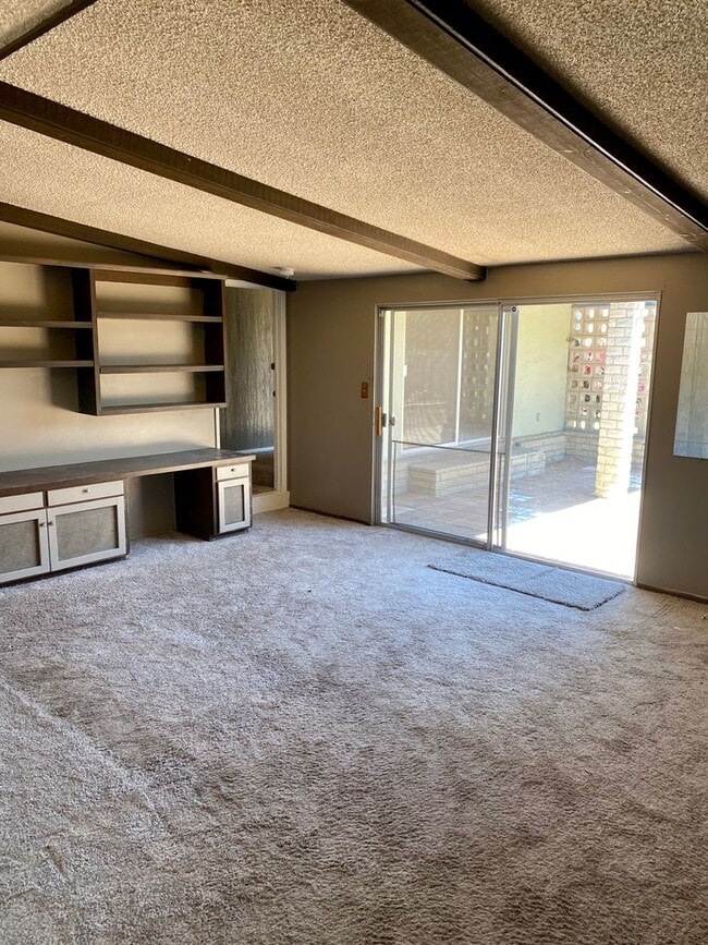 Building Photo - Spacious 3 Bed | 2 Bath Home – Less Than 1...