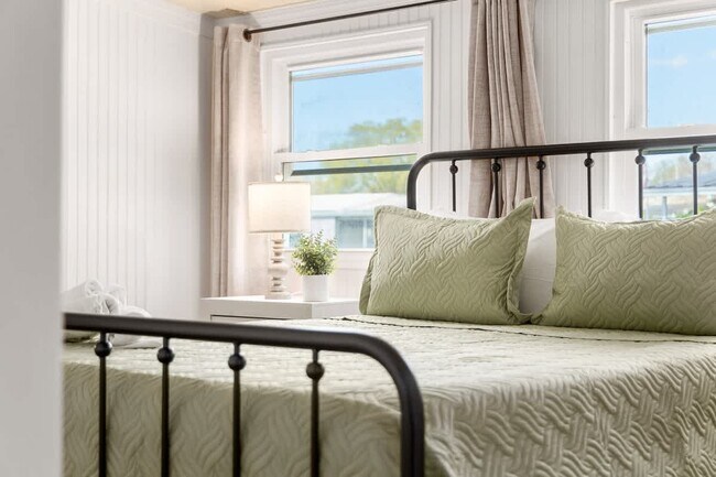 Building Photo - 10034 Hamp Dr