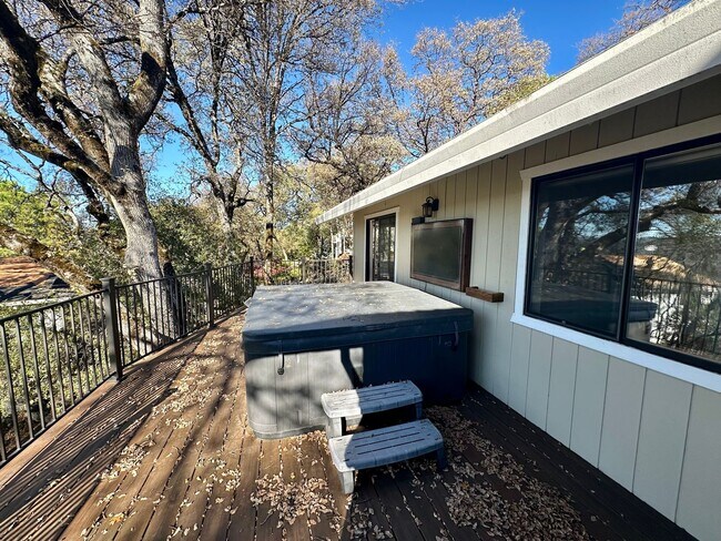 Building Photo - Beautiful 4-Bedroom Home with Stunning Vie...