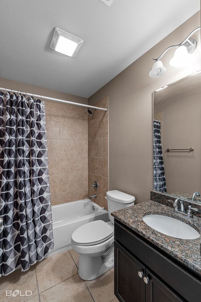 Building Photo - 709 Bianca St