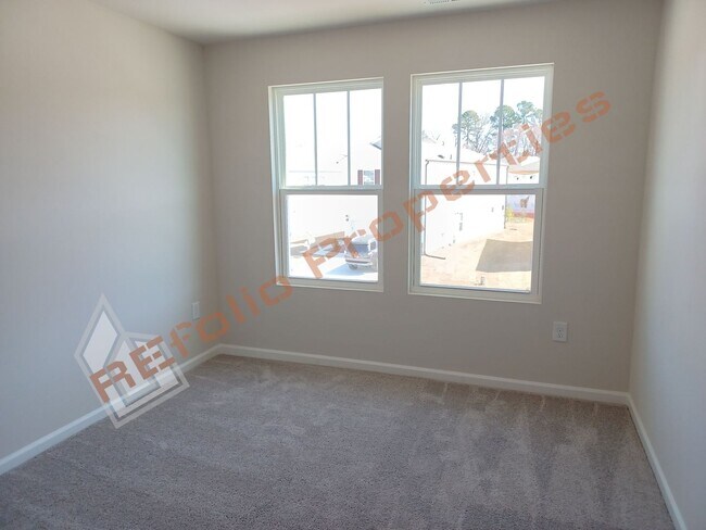 Building Photo - Wonderful 3 Bedroom 2-Car Garage House wit...