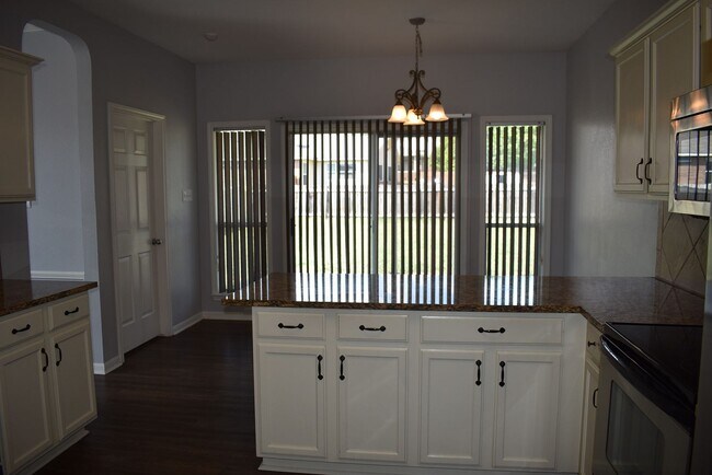 Building Photo - 509 Lakota Ln