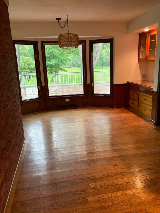 Building Photo - Beautiful Home on the Maumee River