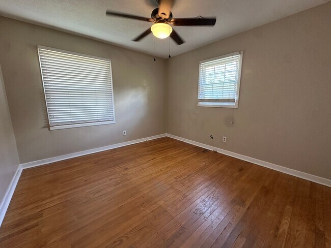 Building Photo - 428 Long Leaf Acres Dr