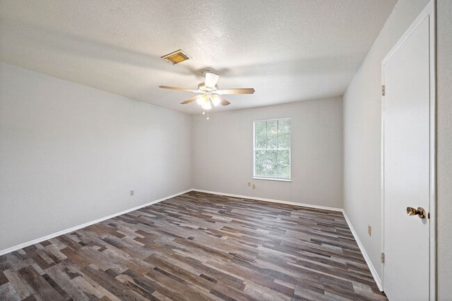 Building Photo - 2729 Main St