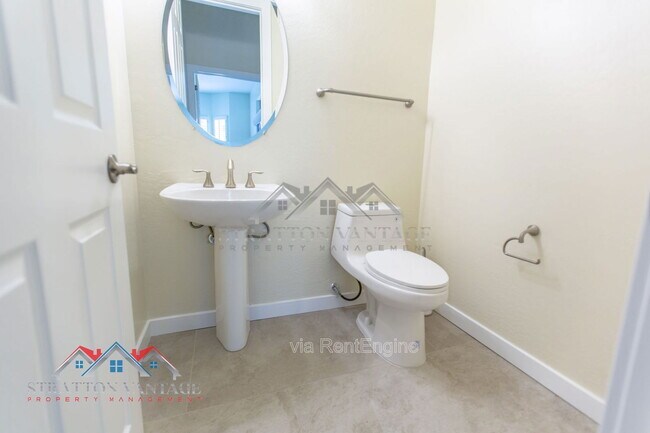 Building Photo - 9562 E Cavalry Dr