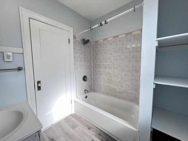 Building Photo - 6424 S Talman Ave