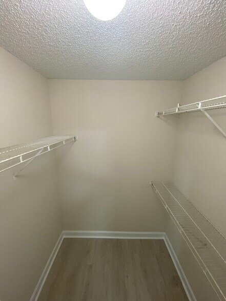 Building Photo - 4512 Commander Dr