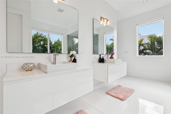 Building Photo - 10445 NW 68th Terrace