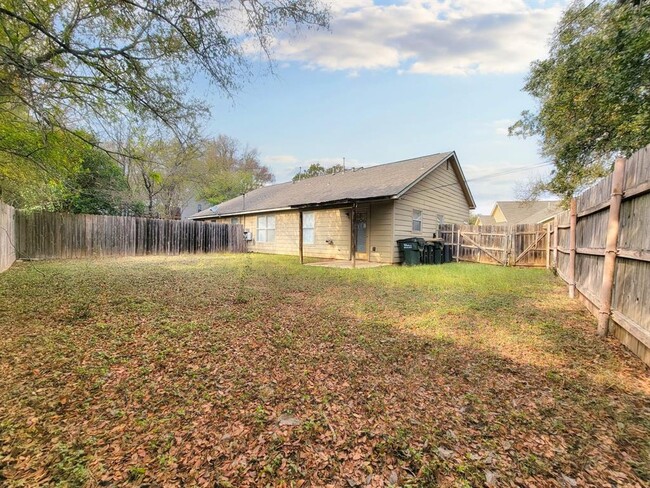 Building Photo - 2906 Whisper Oaks Ln