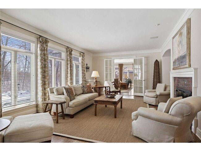 Building Photo - 2810 W Lake of the Isles Pkwy