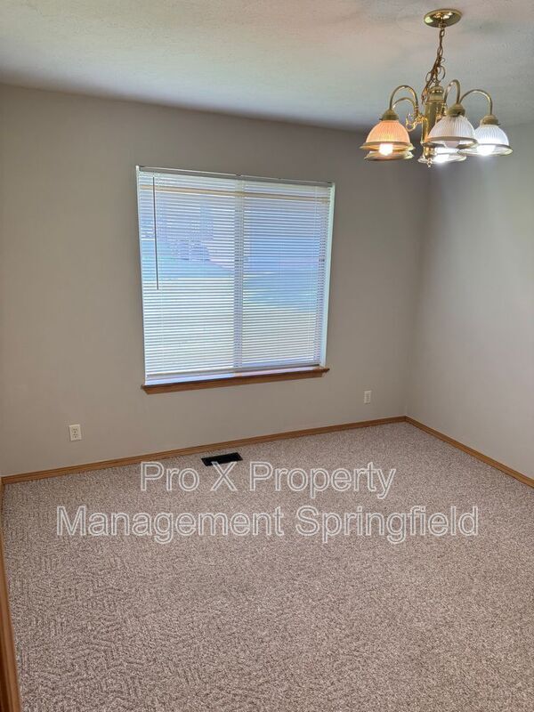 Building Photo - 3807 W Montclair