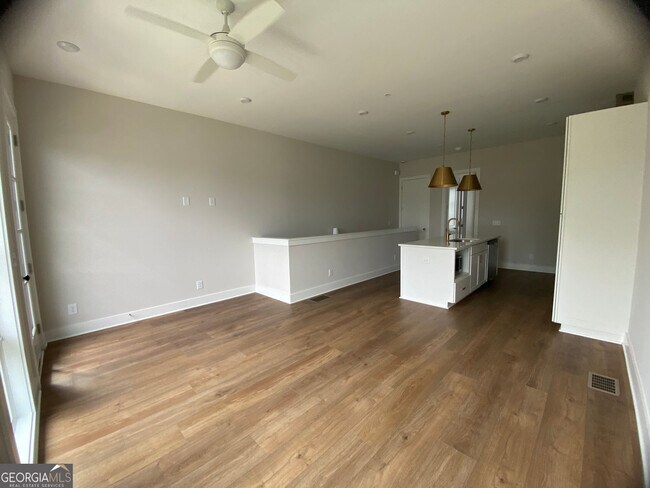 Building Photo - 1295 Longreen Ter NW