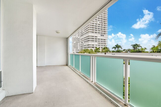 Building Photo - 2100 S Ocean Ln