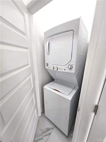 Building Photo - 3201 Magdalena St