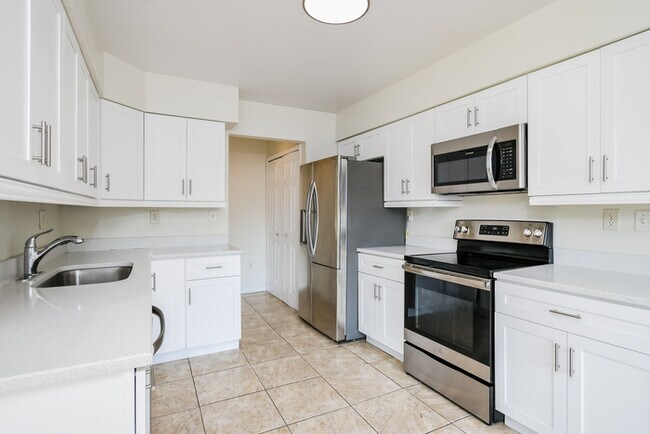 Building Photo - 6531 La Jolla St