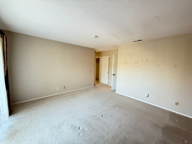 Building Photo - 3 Bedroom Condo available in Arroyo Grande