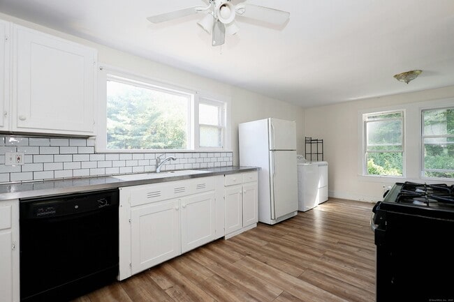 Building Photo - 54 W Branchville Rd