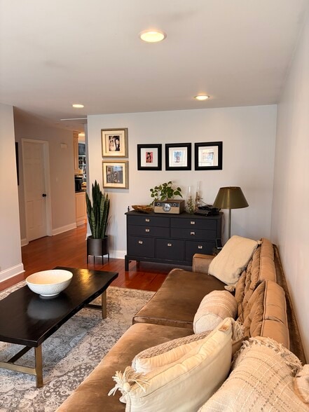Living Room - 4605 Prairie Ave