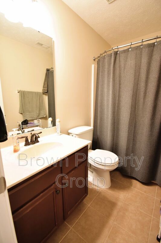Building Photo - 214 Cross Creek Dr