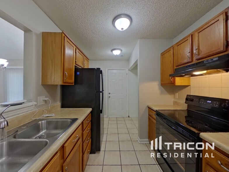 Building Photo - 2916 Vestal Pl