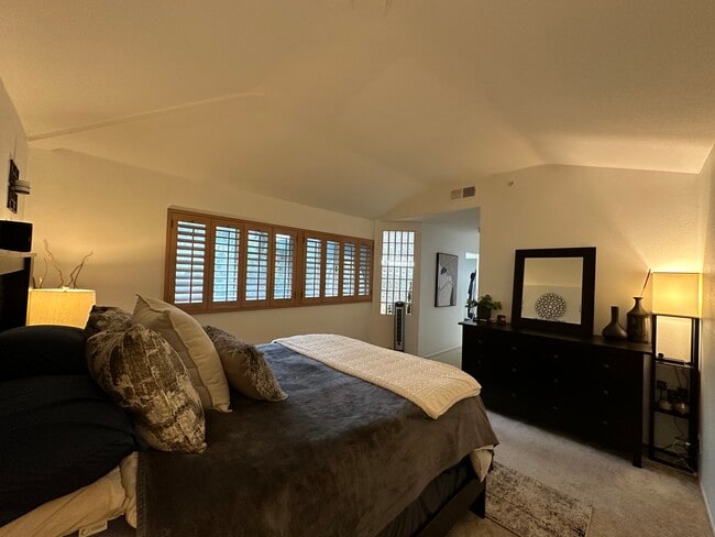 Building Photo - 8115 Surfline Dr