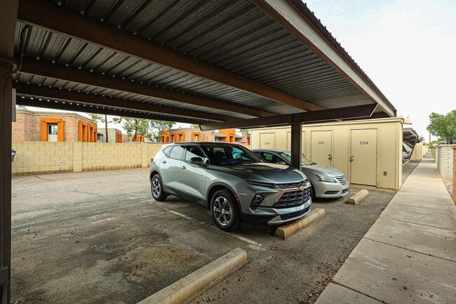 Building Photo - 102 W Concorda Dr