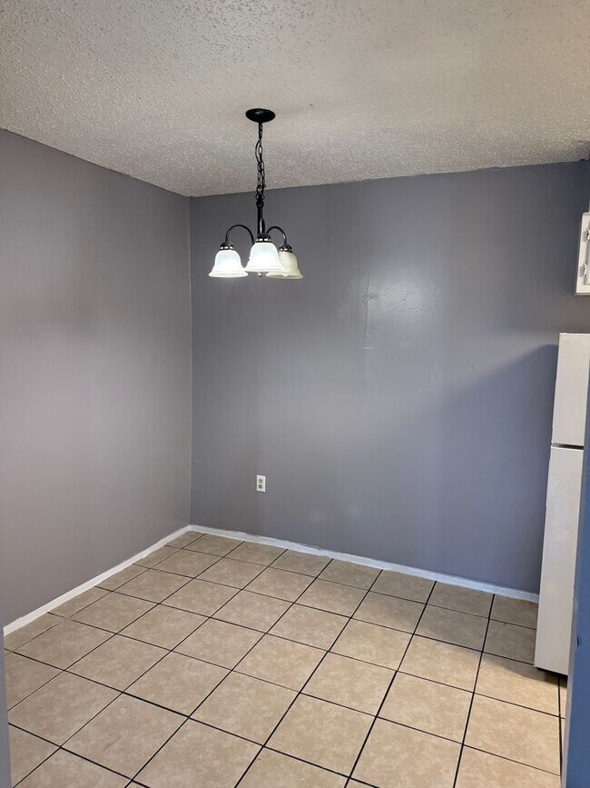 Building Photo - 8215 Skysail Ave