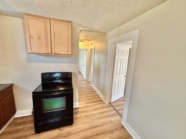Building Photo - 3911 Larkwood Ave