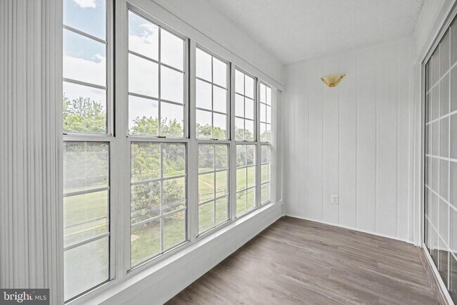Building Photo - 12102 Green Leaf Ct