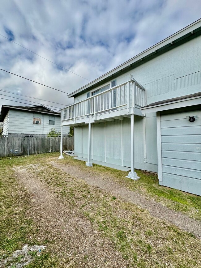 Building Photo - Spacious 4 Bedroom / 3 Bath Home for Rent – Westside Corpus Christi (Section 8 Welcomed)